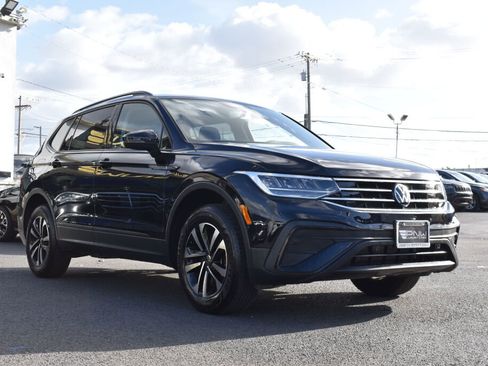 Used 2022 Volkswagen Tiguan S image 3