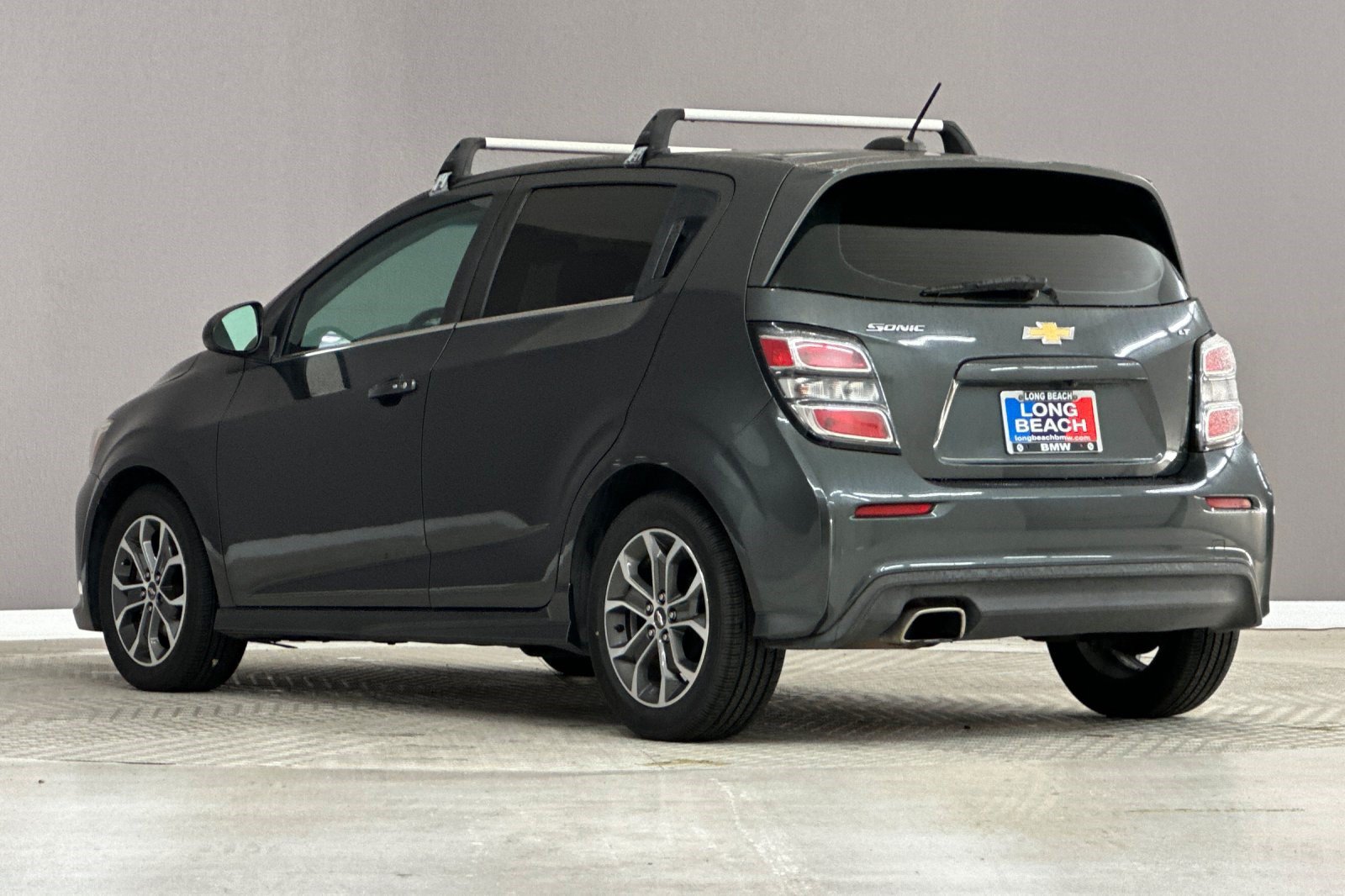 Used 2017 Chevrolet Sonic LT w/ Convenience Package FWD image 3