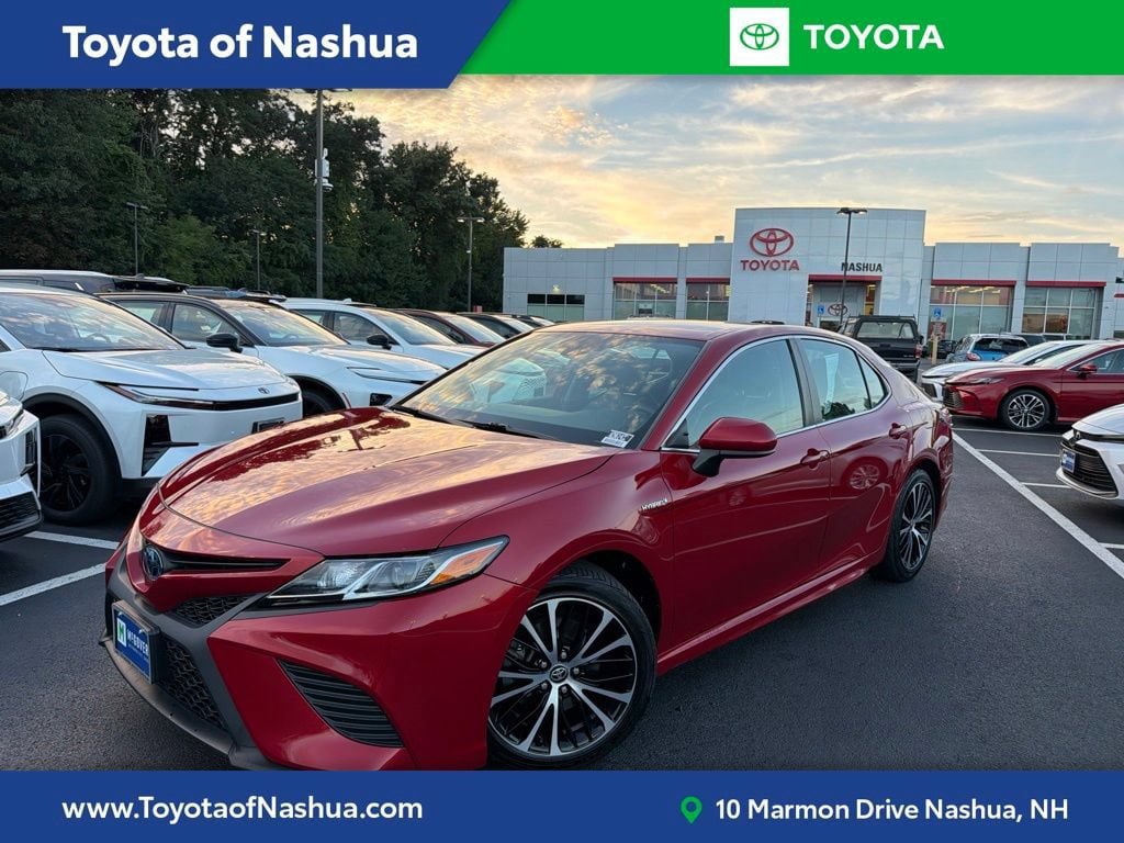 Used 2020 Toyota Camry SE FWD image 1