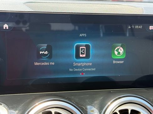 Used 2022 Mercedes-Benz GLB 250 4MATIC image 24