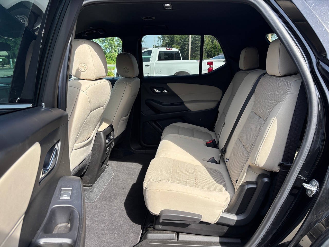 Used 2022 Chevrolet Traverse LS AWD/4WD image 13