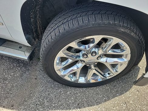 Used 2019 Chevrolet Tahoe LT w/ LT Signature Package AWD/4WD image 14