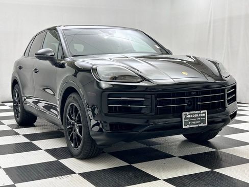 Used 2024 Porsche Cayenne image 2