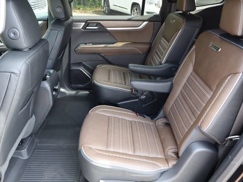 New 2026 GMC Acadia Denali Ultimate w/ LPO, Floor Liner Package AWD/4WD image 23