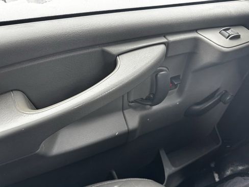 Used 2014 Chevrolet Express 2500 image 25