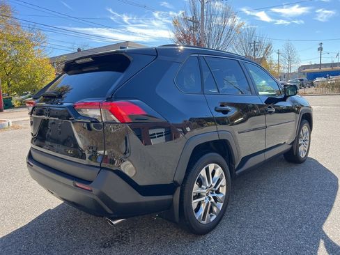 Used 2023 Toyota RAV4 XLE Premium image 5