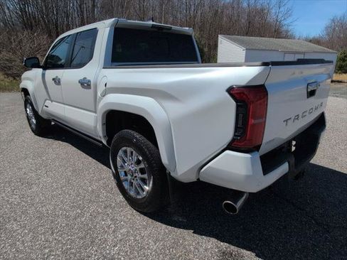 Certified 2025 Toyota Tacoma Limited AWD/4WD image 4