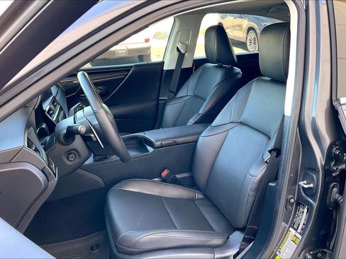 Used 2024 Lexus ES 300h F Sport image 8