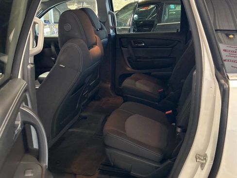 Used 2015 Chevrolet Traverse LT w/ Style and Technology Package image 4