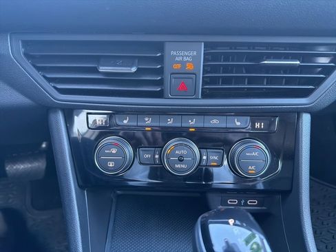 Used 2023 Volkswagen Jetta SE image 20