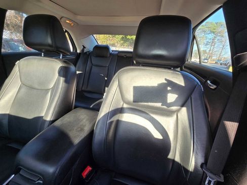 Used 2015 Chrysler 300 Limited image 33