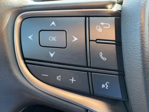 Used 2019 Lexus UX 200 image 16