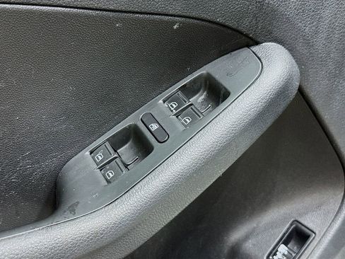 Used 2017 Volkswagen Jetta SE image 14