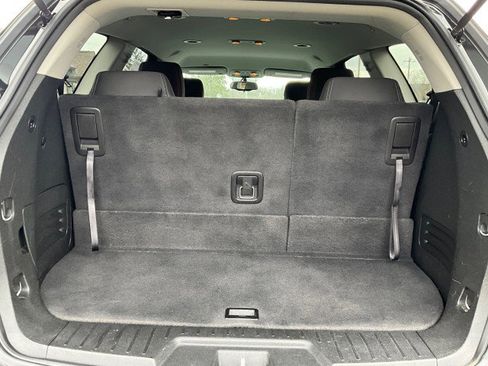 Used 2017 Chevrolet Traverse LT w/ Style and Technology Package image 32