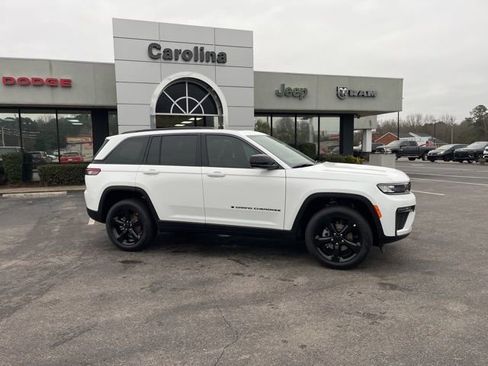New 2026 Jeep Grand Cherokee Limited w/ Limited Altitude Package AWD/4WD image 2