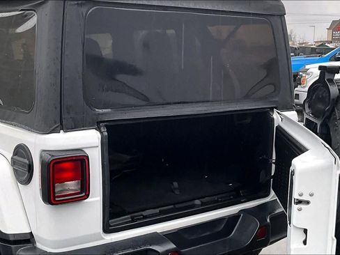 Used 2019 Jeep Wrangler Unlimited Sahara w/ Cold Weather Group image 19