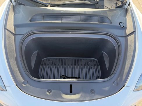 Used 2022 Tesla Model Y Performance AWD/4WD image 3