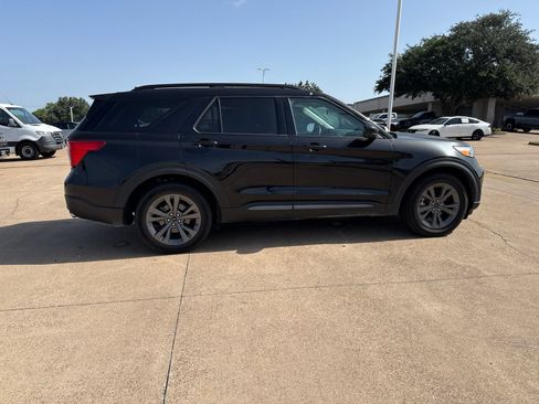 Used 2023 Ford Explorer XLT w/ Equipment Group 202A RWD image 8
