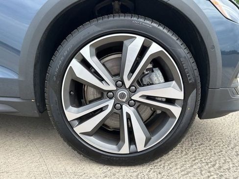 Certified 2025 Volvo V60 B5 Cross Country Plus AWD/4WD image 11
