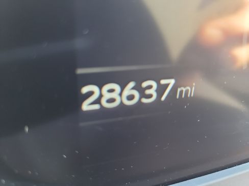 Used 2025 Toyota Prius XLE image 31