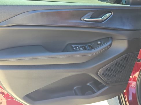 Used 2025 Jeep Grand Cherokee L Altitude RWD image 19