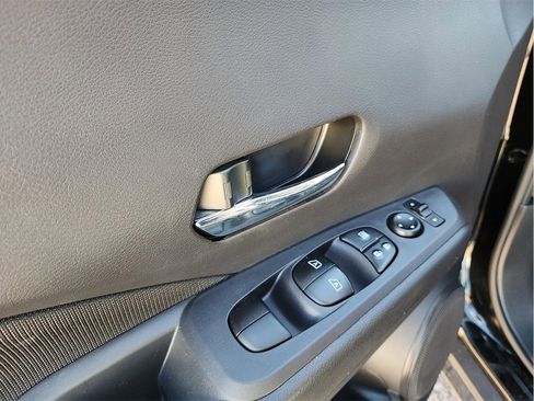 Used 2024 Nissan Kicks SV image 15