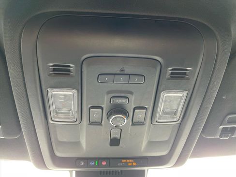 Used 2023 Chevrolet Suburban Premier image 20