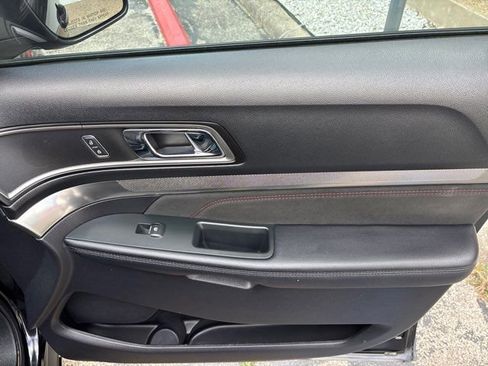 Used 2019 Ford Explorer XLT w/ Equipment Group 202A image 54