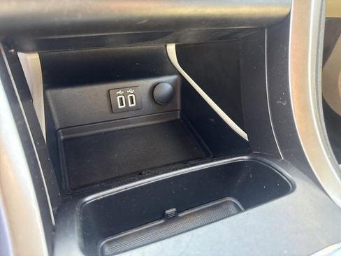 Used 2019 Ford Fusion SE image 16