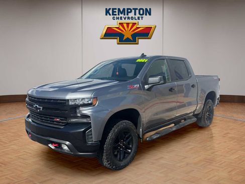 Used 2021 Chevrolet Silverado 1500 LT Trail Boss w/ Convenience Package II AWD/4WD image 2