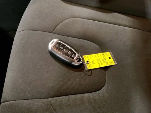 Used 2021 Hyundai Elantra SEL image 15