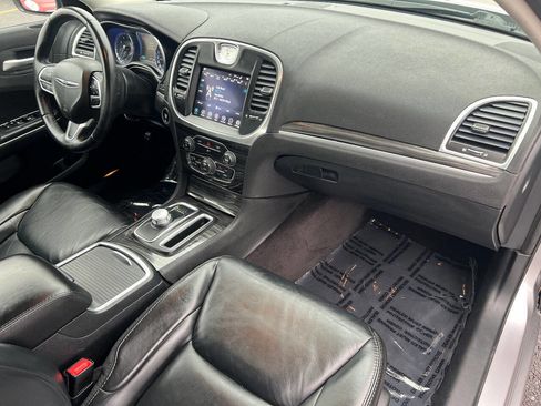 Used 2017 Chrysler 300 Limited image 25