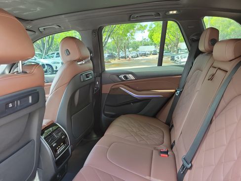 Used 2023 BMW X5 xDrive40i w/ Premium Package AWD/4WD image 9