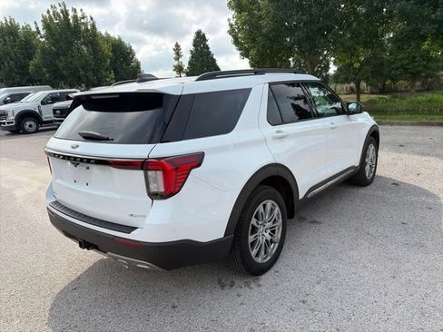 Used 2025 Ford Explorer Active w/ Active Comfort Package AWD/4WD image 5
