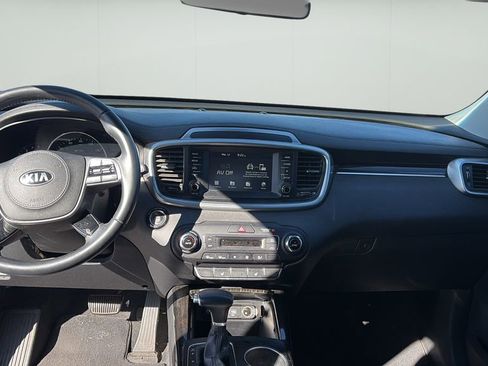 Used 2019 Kia Sorento EX image 12