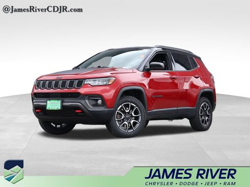 Used 2025 Jeep Compass Trailhawk AWD/4WD image 1