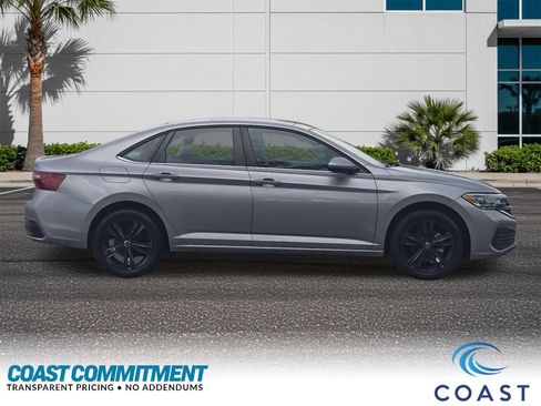 Used 2023 Volkswagen Jetta SE FWD image 5