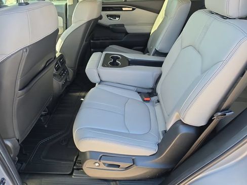 Used 2025 Honda Pilot Touring image 17