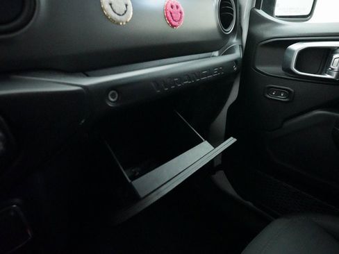 Used 2022 Jeep Wrangler Unlimited Sport image 29