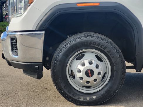 Used 2023 GMC Sierra 3500 Pro w/ Convenience Package AWD/4WD image 9