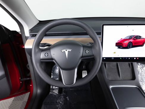 Used 2024 Tesla Model Y Performance image 29