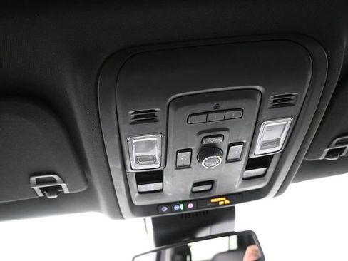 Used 2023 Chevrolet Suburban LT w/ Luxury Package image 12