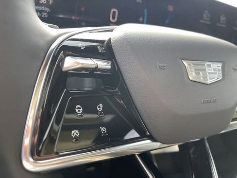 Used 2025 Cadillac Lyriq Luxury image 14