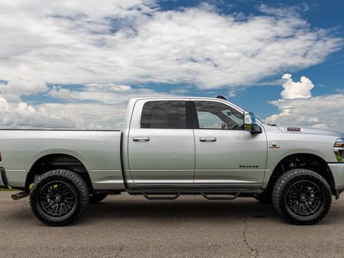 Used 2026 RAM 2500 Laramie AWD/4WD image 2