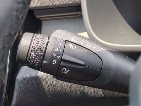 Used 2026 Volvo XC40 B5 Plus w/ Protection Package Premier image 27