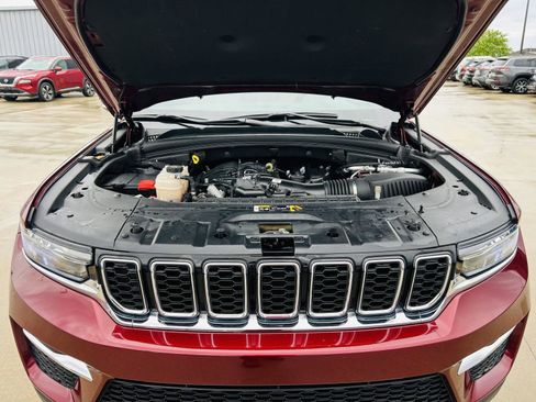 Used 2023 Jeep Grand Cherokee Limited w/ Trailer Tow Prep Group (B) AWD/4WD image 45