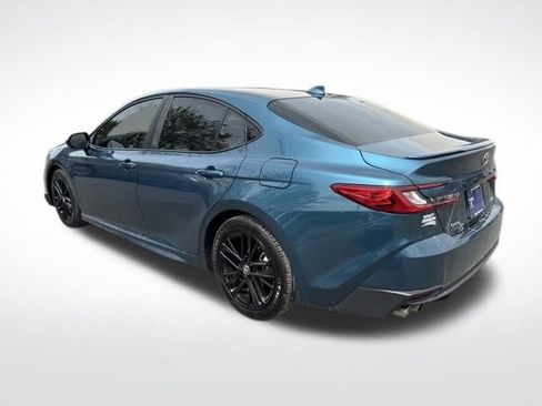 Used 2025 Toyota Camry SE FWD image 3
