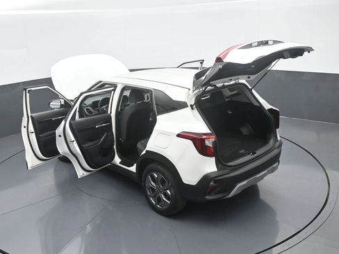 Used 2024 Kia Seltos LX image 64