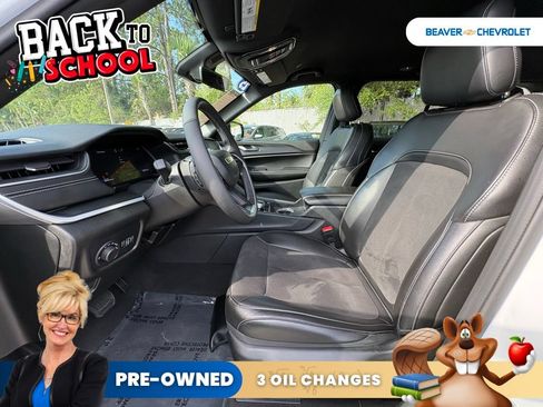Used 2025 Jeep Grand Cherokee Altitude AWD/4WD image 13