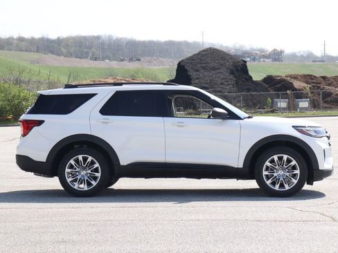 New 2026 Ford Explorer Active w/ Active Comfort Package AWD/4WD image 9